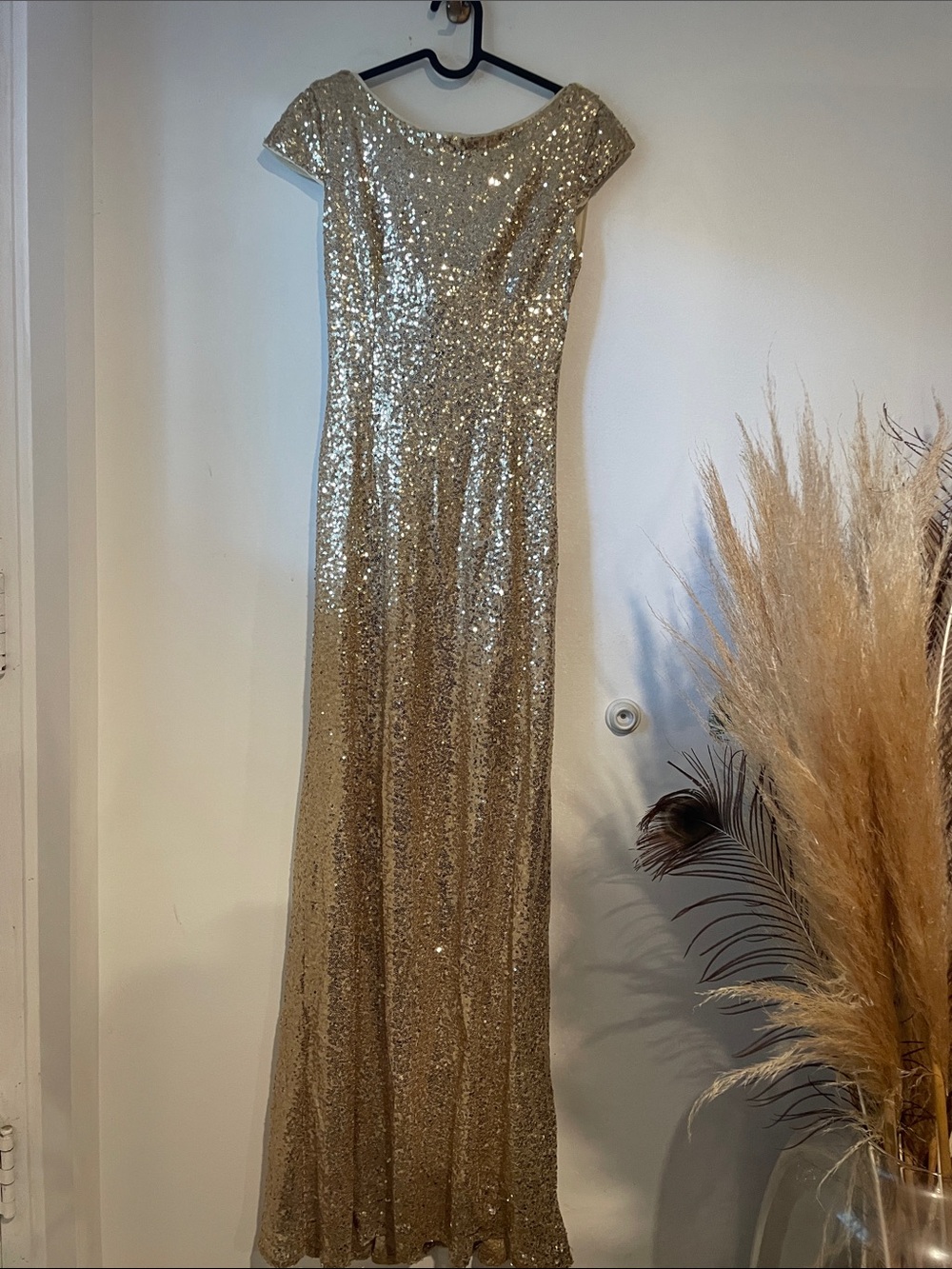 Stunning Beautifly Gown Gold Sequins Sz 2 B131
